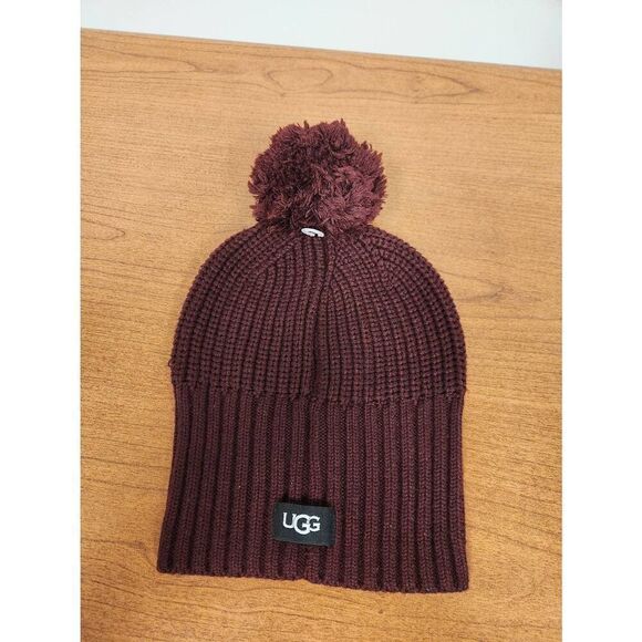 UGG Women's Burgundy Wool Blend Cardi Stitch Yarn POM Winter Hat! - Picture 1 of 6